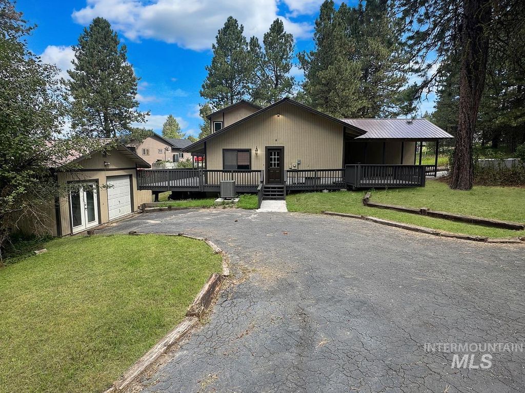 Photo of 109 Par Drive, Cascade, ID 83611 (MLS # 98961004)