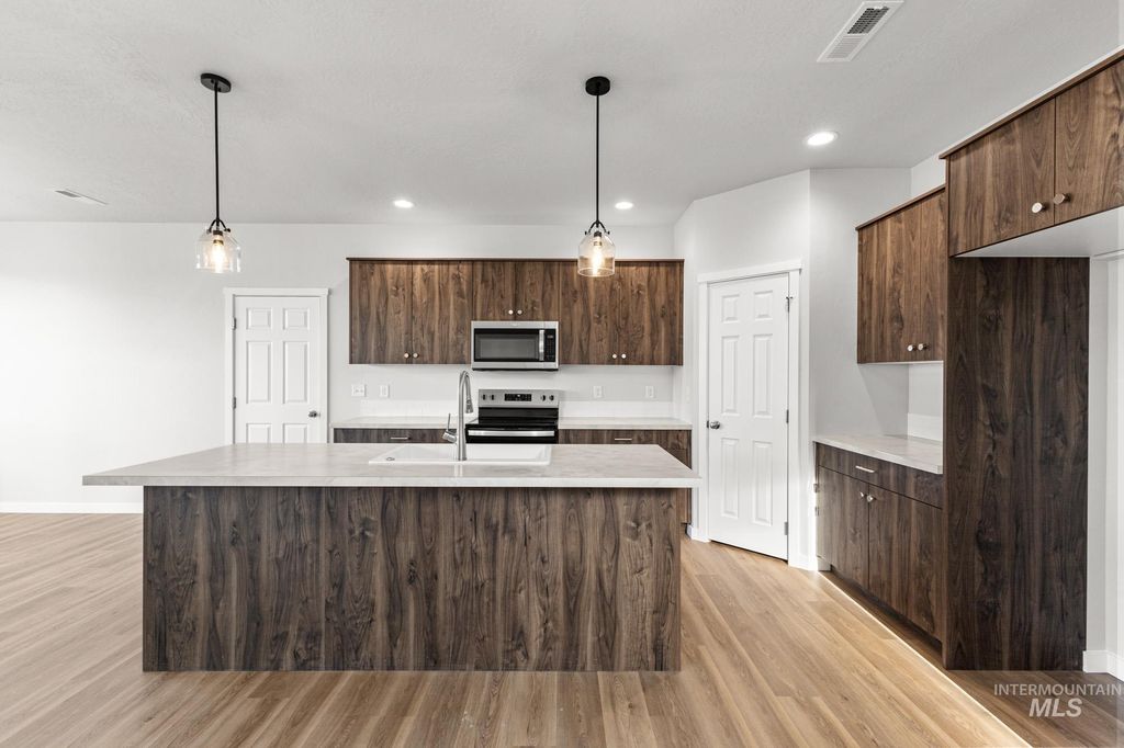 Photo of 1077 Woods Bog Ave, Middleton, ID 83644 (MLS # 98970088)