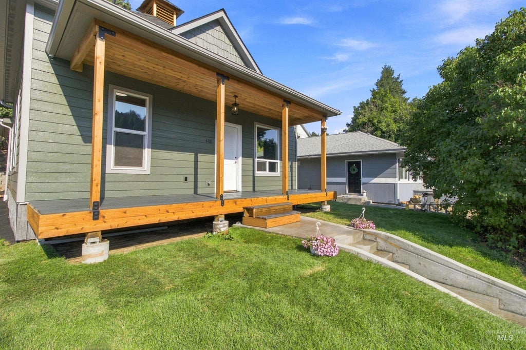 Photo of 308 S Main Street, Troy, ID 83871 (MLS # 98998423)