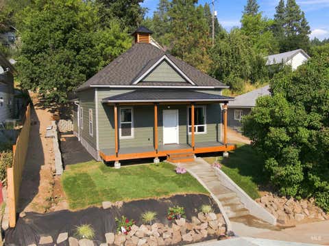 Photo of 308 S Main Street, Troy, ID 83871 (MLS # 98998423)