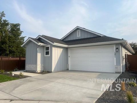 1471 E Prairiefire St Meridian ID 83646