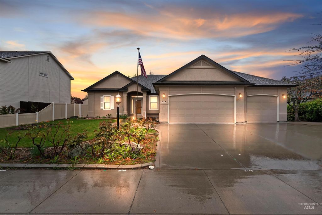 Photo of 615 W Yosemite Dr, Meridian, ID 83646 (MLS # 98982314)