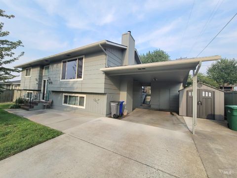 Photo of 1915 13th St, Lewiston, ID 83501 (MLS # 98959300)