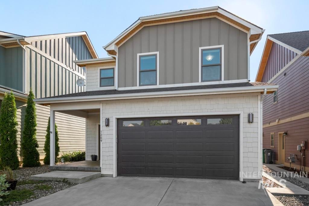Photo of 1209 Wiltshire Dr, Moscow, ID 83843 (MLS # 98963297)