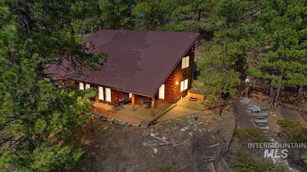 Photo of 461 Hilltop Road, Cascade, ID 83611 (MLS # 98984899)