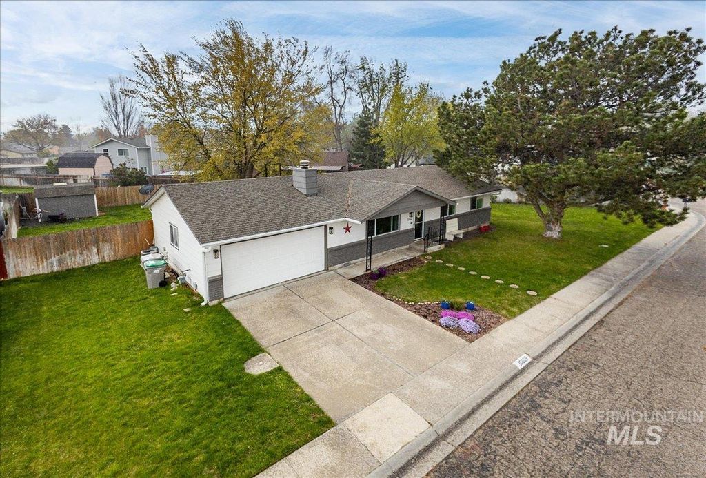 Photo of 10809 W Hinsdale St, Boise, ID 83713 (MLS # 98982652)