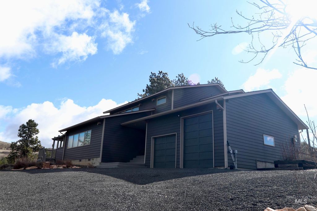 Photo of 1096 Eid Rd, Moscow, ID 83843 (MLS # 98940462)