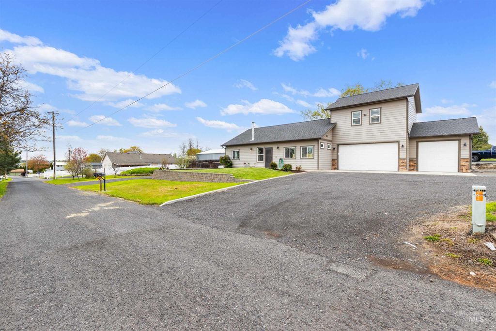 Photo of 3810 21st St, Lewiston, ID 83501 (MLS # 98982267)