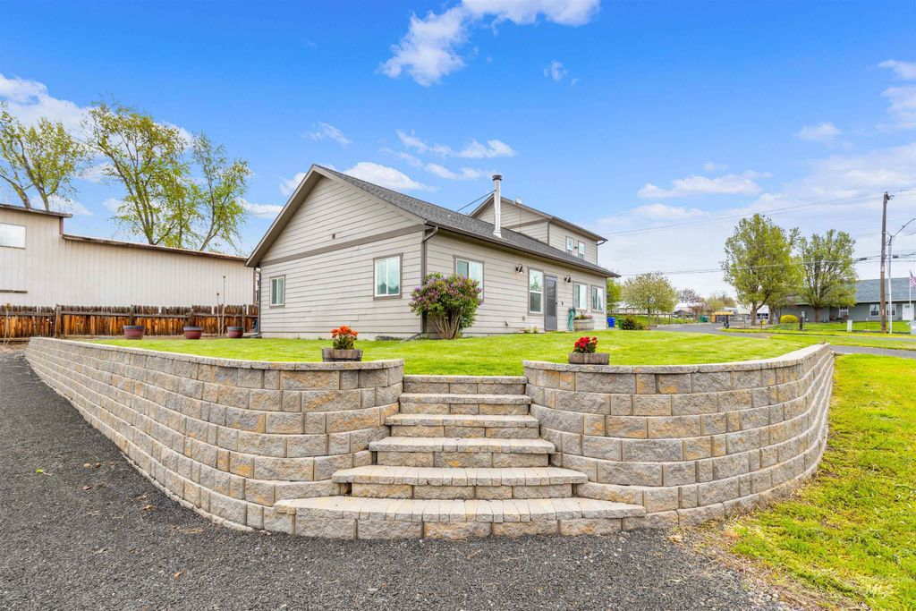 Photo of 3810 21st St, Lewiston, ID 83501 (MLS # 98982267)