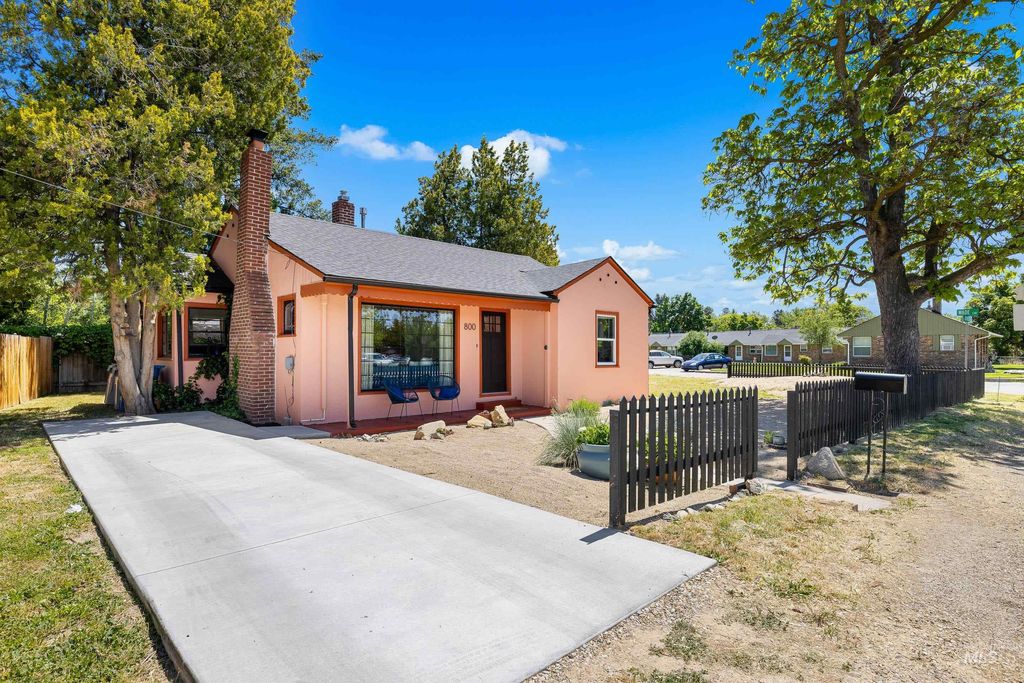 Photo of 800 S Robert St, Boise, ID 83705 (MLS # 98986977)