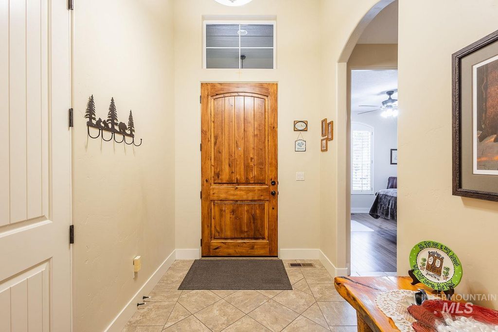 Photo of 178 E. Rio Colinas Dr, Meridian, ID 83646 (MLS # 98976696)