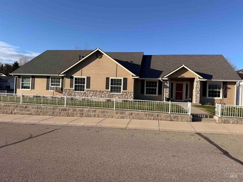 Photo of 11816 W Rockhampton St, Boise, ID 83709 (MLS # 98976972)