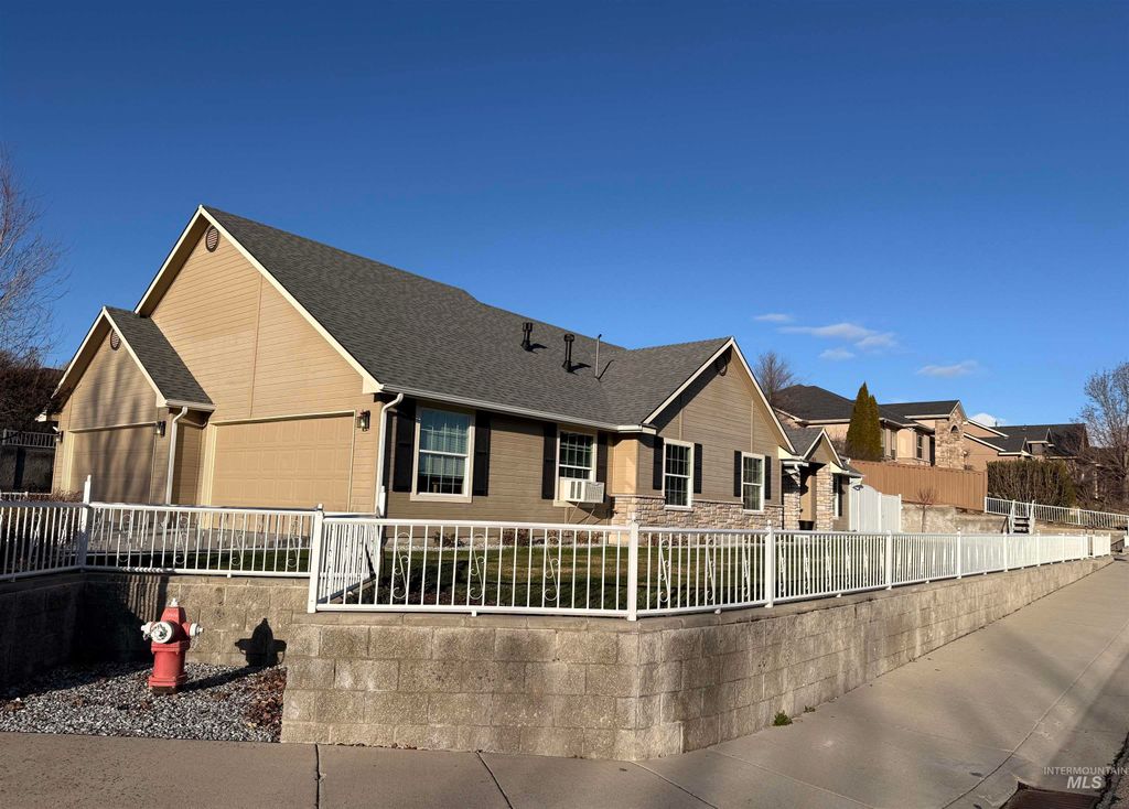 Photo of 11816 W Rockhamton, Boise, ID 83709 (MLS # 98976972)