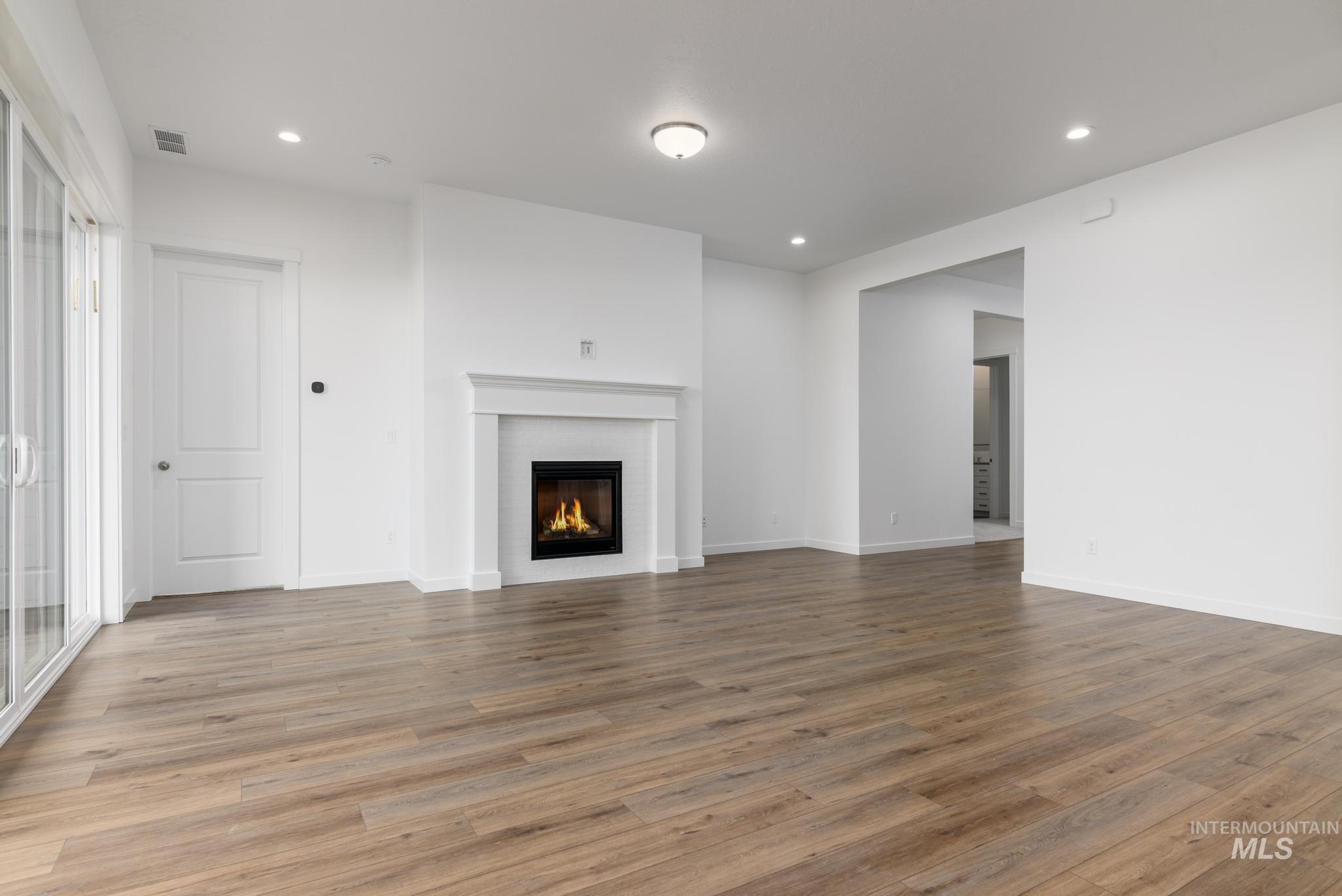 2568 N Leatherwood Ave