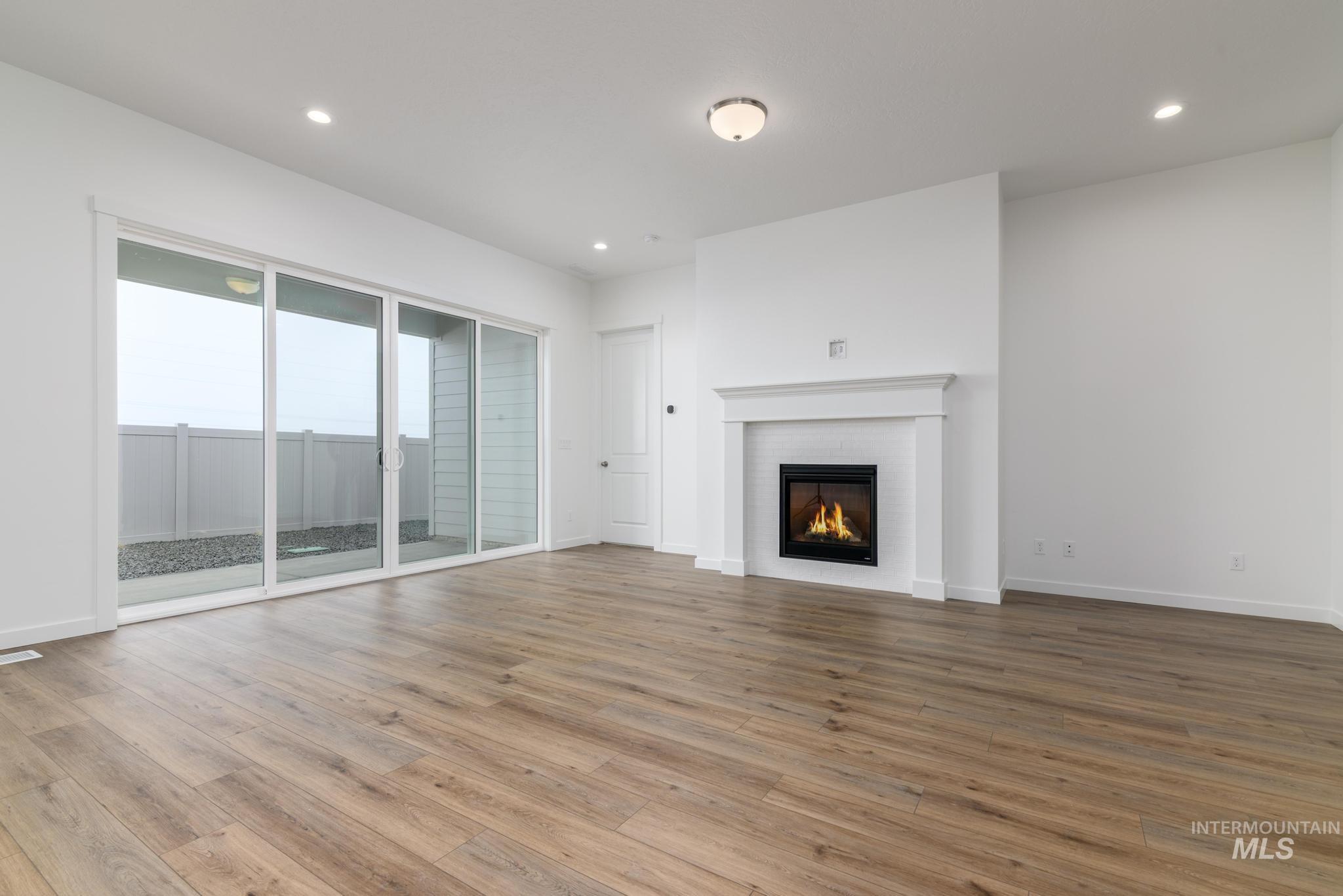 2568 N Leatherwood Ave