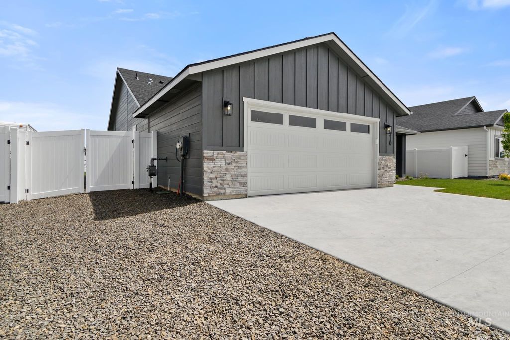 Photo of 310 N 11th. St, Parma, ID 83660 (MLS # 98988856)
