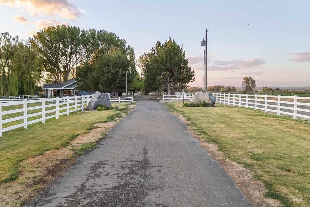 Photo of 21256 Hwy 30, Filer, ID 83328 (MLS # 98985712)