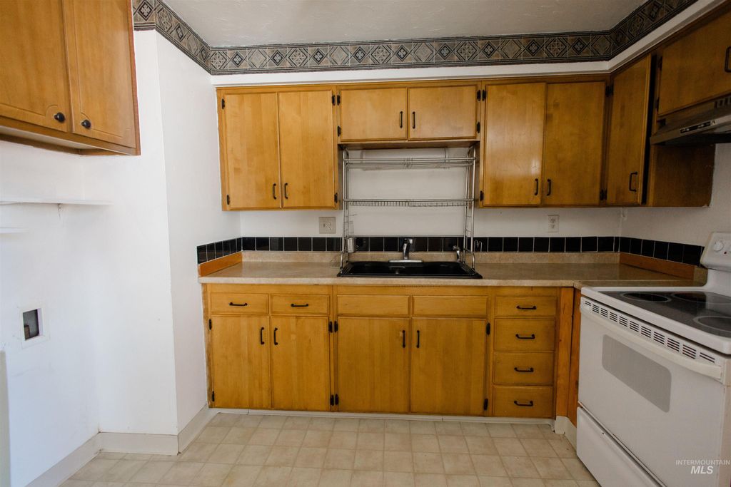 Photo of 950 E 16th N, Mountain Home, ID 83647 (MLS # 98986512)