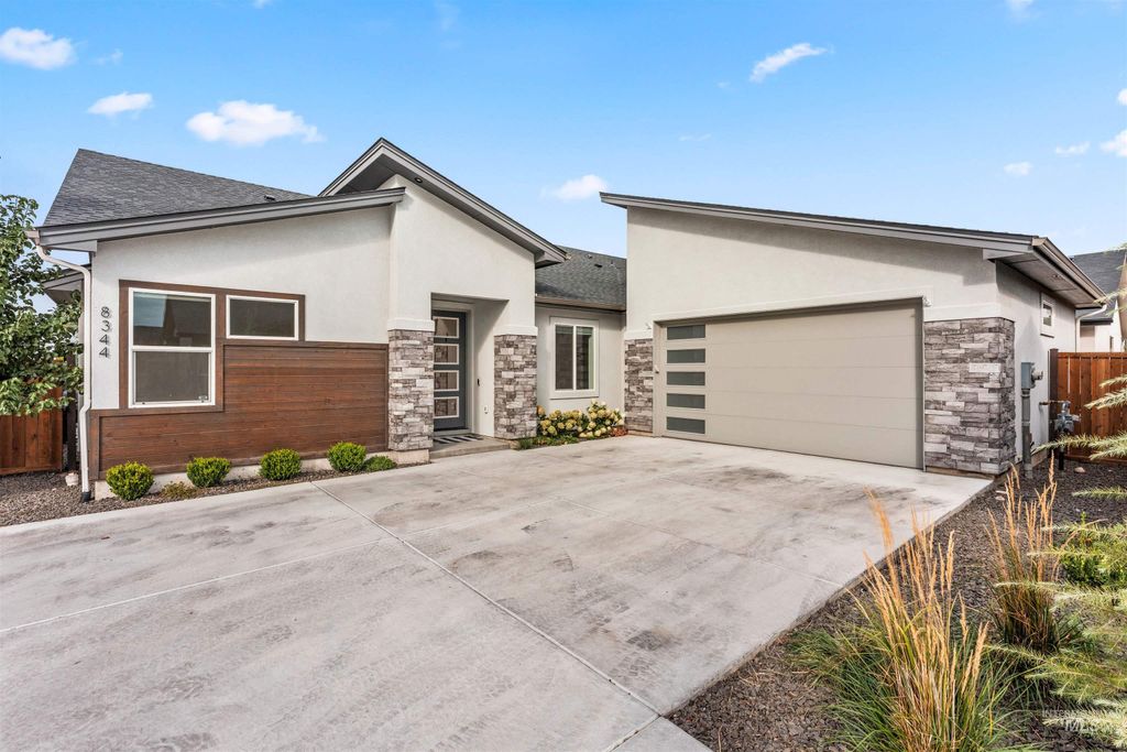 Photo of 8344 W Meltwater Lane, Eagle, ID 83616 (MLS # 98963678)