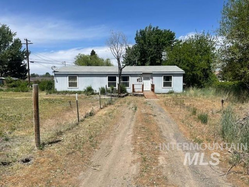 Photo of 510 E Arthur Ave, Glenns Ferry, ID 83623 (MLS # 98947222)