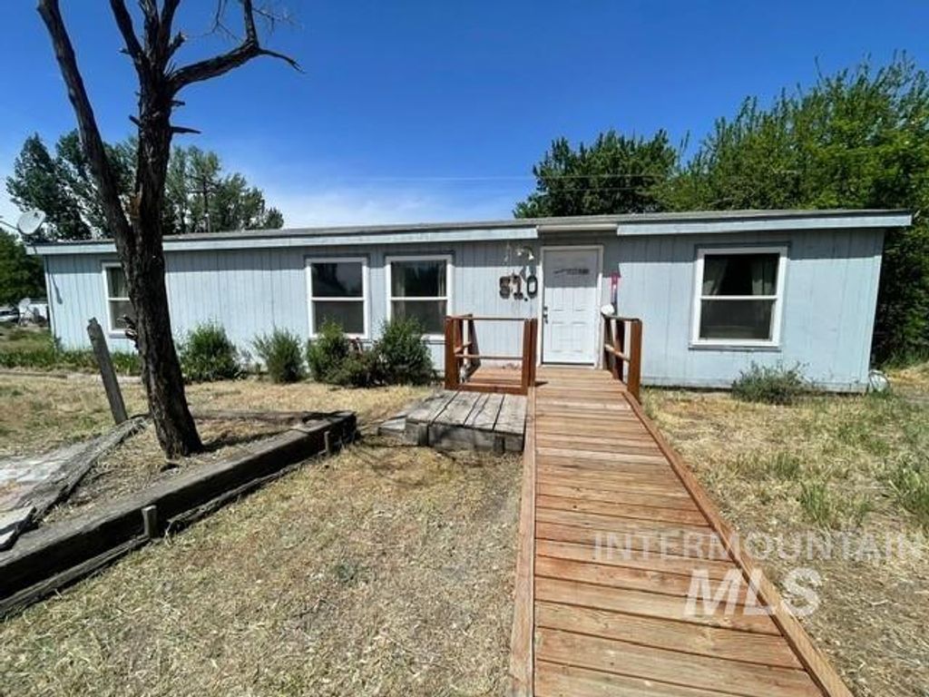 Photo of 510 E Arthur Ave, Glenns Ferry, ID 83623 (MLS # 98947222)