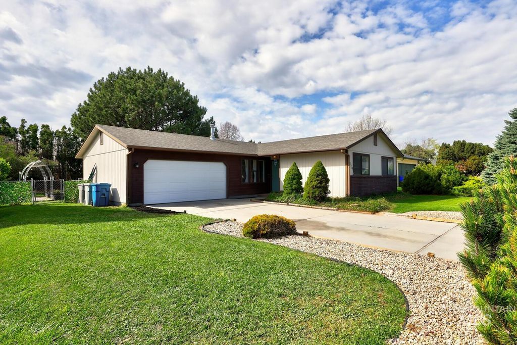 Photo of 2820 Apollo Place, Caldwell, ID 83605 (MLS # 98980427)