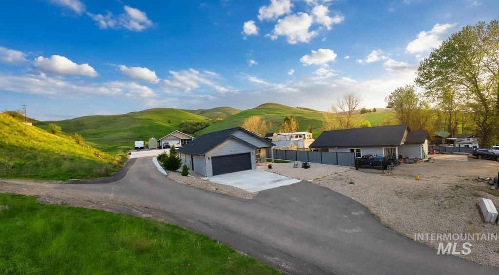 Photo of 109 3rd Street Circle #B, Horseshoe Bend, ID 83629 (MLS # 98980333)