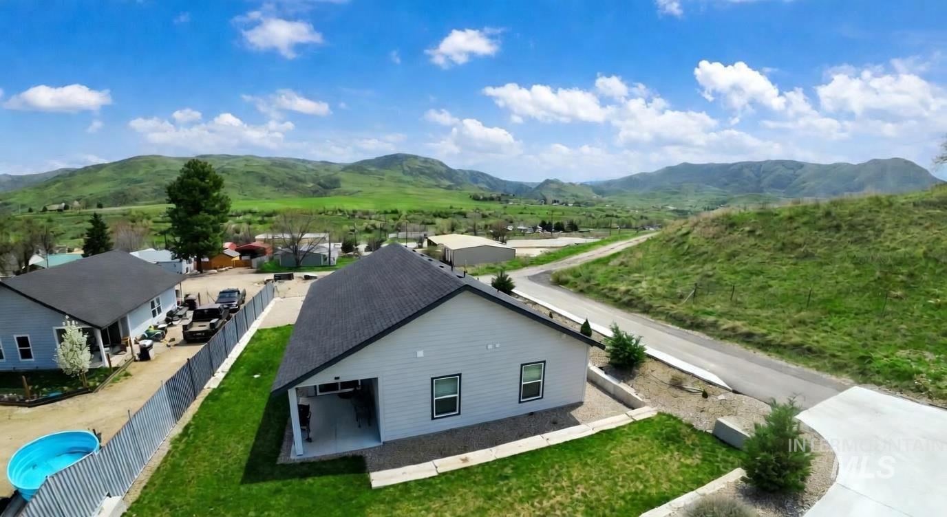 109 3rd Street Circle