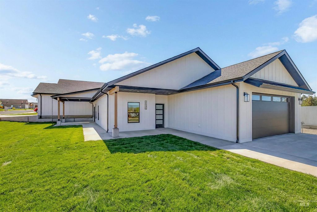 Photo of 2144 Casa Ct, Lewiston, ID 83501 (MLS # 98981627)