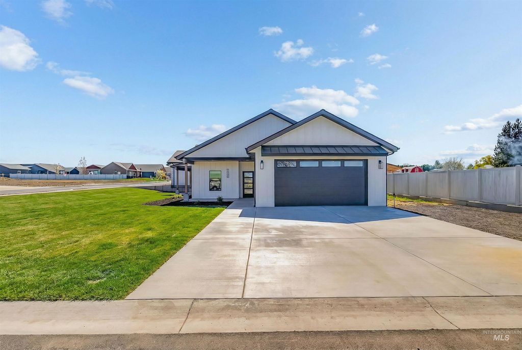 Photo of 2144 Casa Ct, Lewiston, ID 83501 (MLS # 98981627)