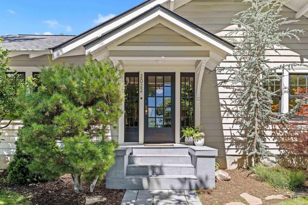 Photo of 2022 W Ellis Ave, Boise, ID 83702 (MLS # 98990802)