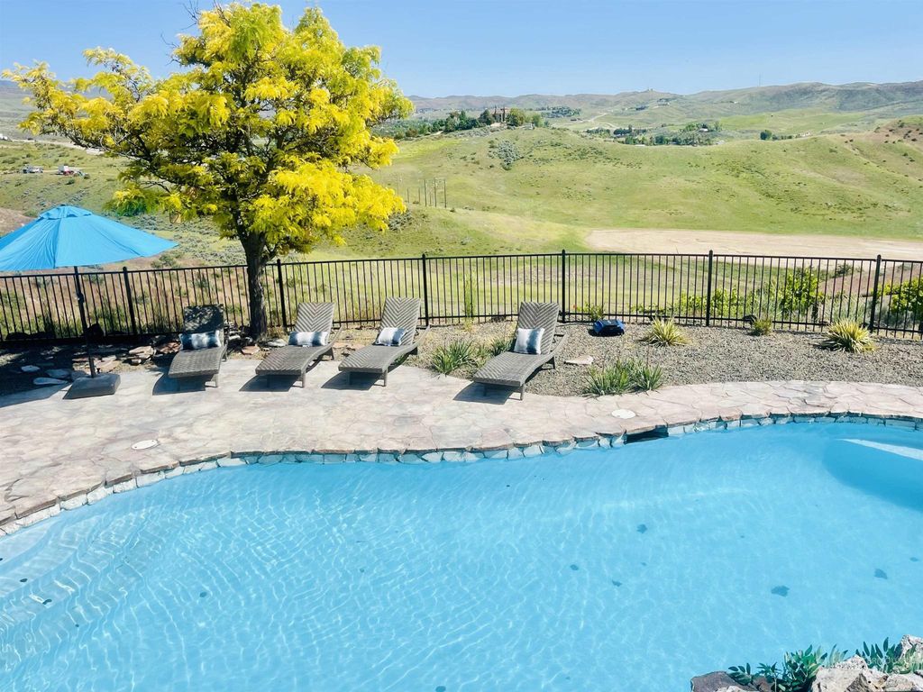 Photo of 7756 N Basin Way, Boise, ID 83714 (MLS # 98965811)