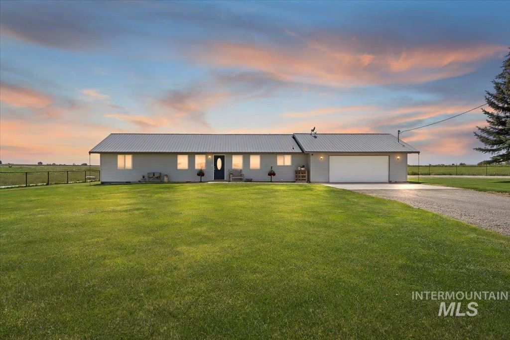 Photo of 3752 N 1200 E, Buhl, ID 83316 (MLS # 98952371)
