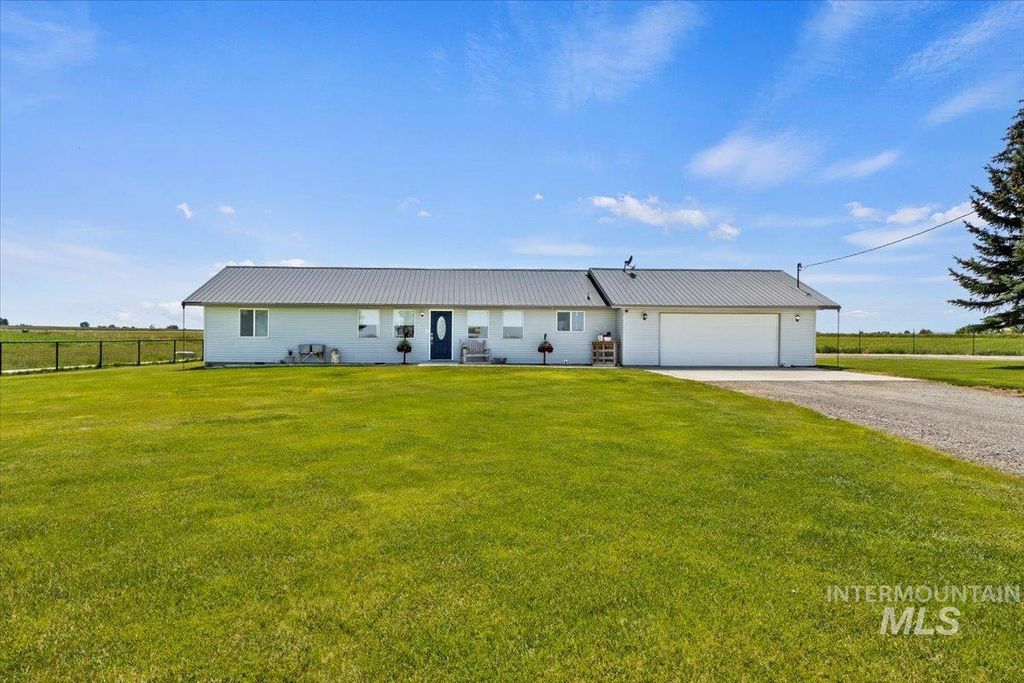 Photo of 3752 N 1200 E, Buhl, ID 83316 (MLS # 98952371)