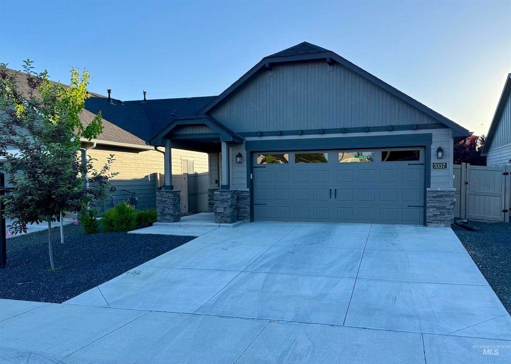 Photo of 3337 NW 13th Ave, Meridian, ID 83646 (MLS # 98986389)