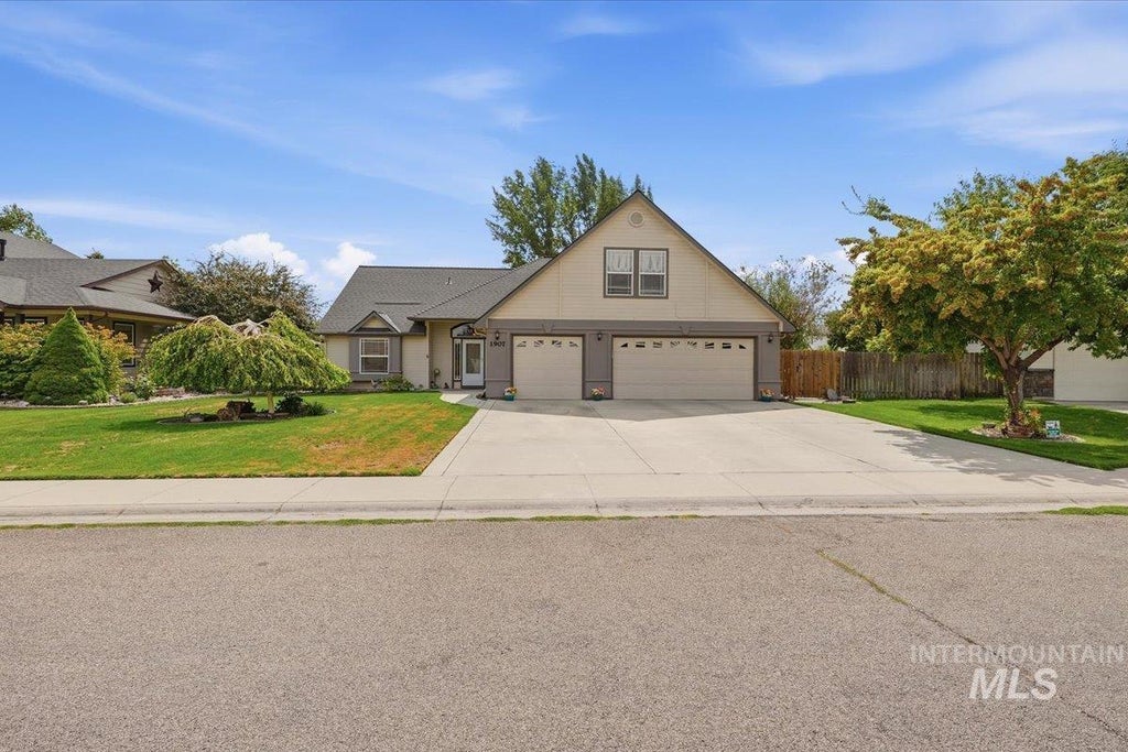 Photo of 1907 W Summerwind Dr, Nampa, ID 83651 (MLS # 98999472)