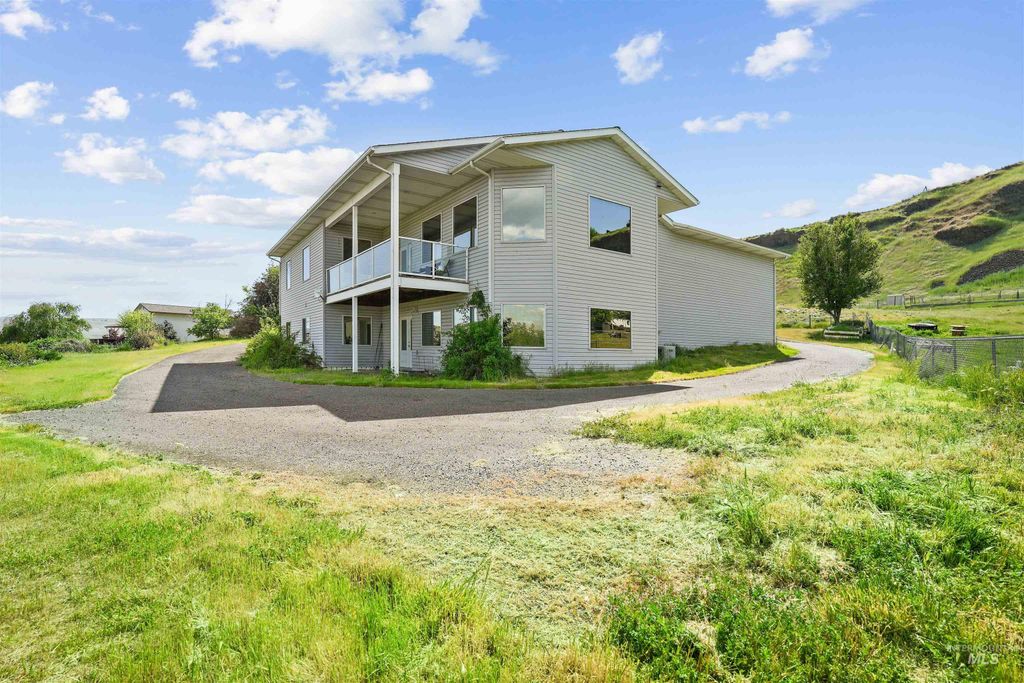 Photo of 2750 S Perry Lane, Clarkston, WA 99403 (MLS # 98985082)