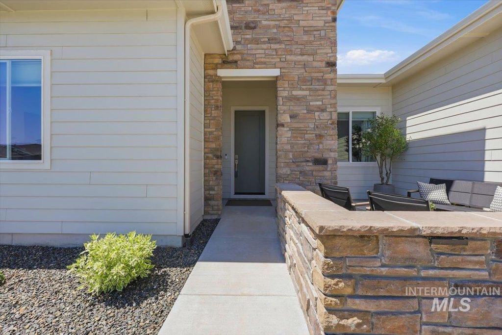 Photo of 15097 Steel Cloud Ave, Caldwell, ID 83607 (MLS # 98984661)