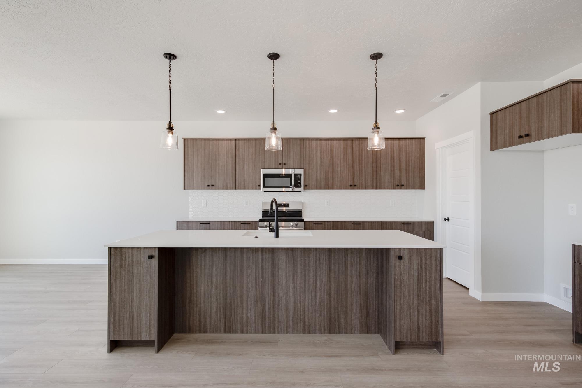 1125 E Crab Springs St