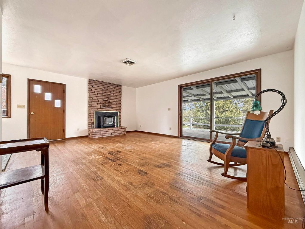 Photo of 925 E 8th St, Moscow, ID 83843 (MLS # 98980846)