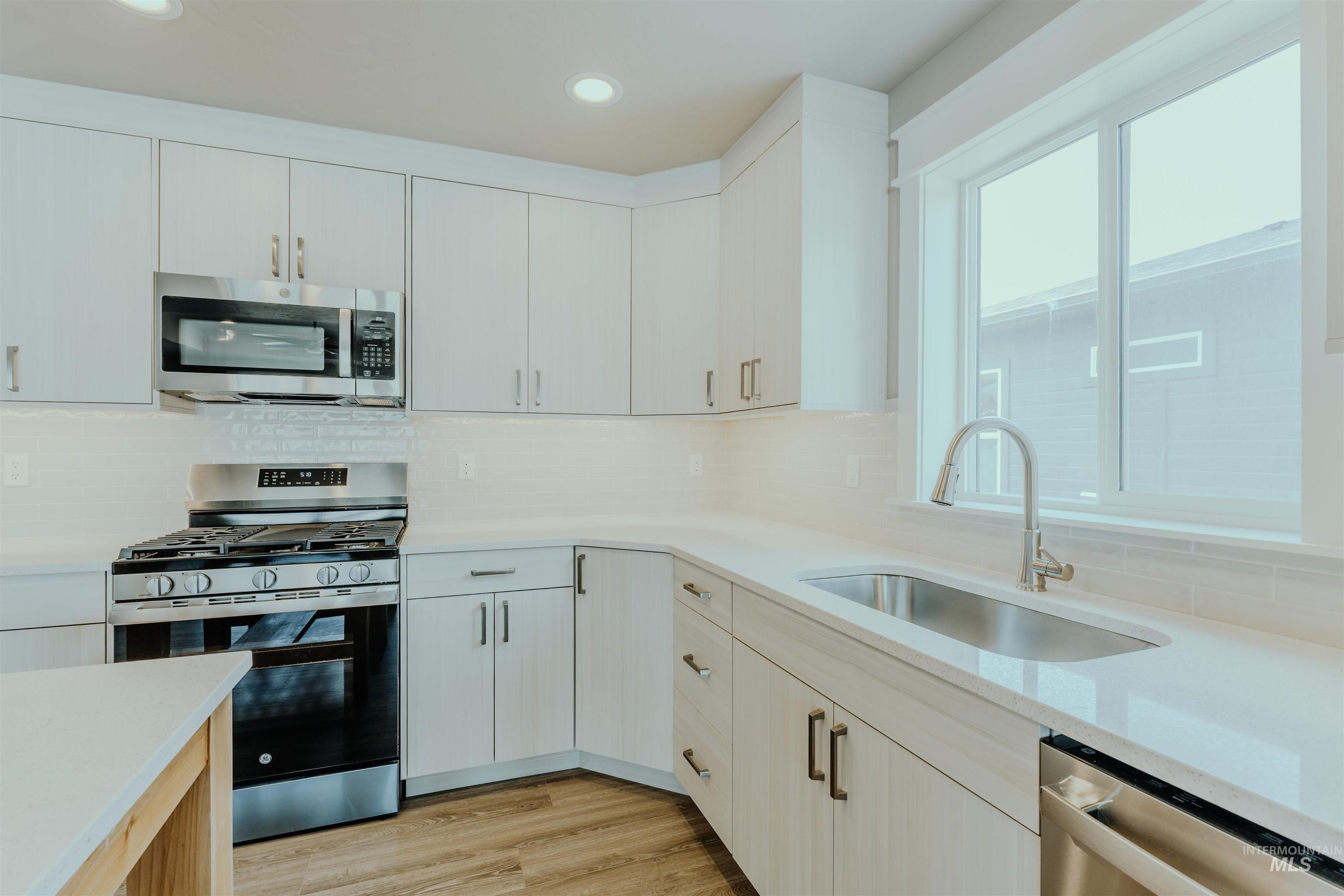 1216 Phillips Circle