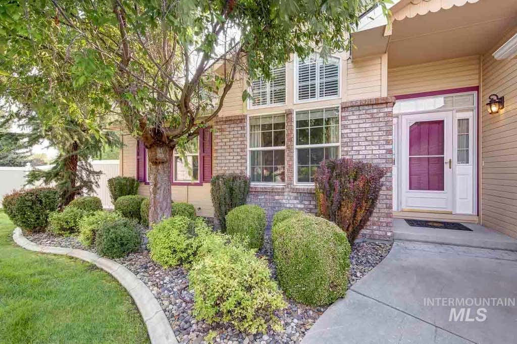Photo of 1409 S Middle Creek Ct, Nampa, ID 83686 (MLS # 98997234)