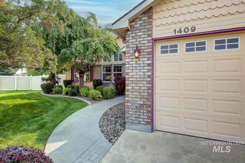 Photo of 1409 S Middle Creek Ct, Nampa, ID 83686 (MLS # 98997234)