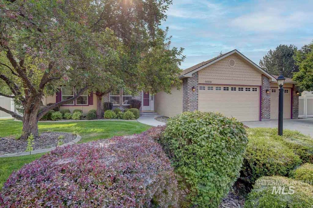 Photo of 1409 S Middle Creek Ct, Nampa, ID 83686 (MLS # 98997234)