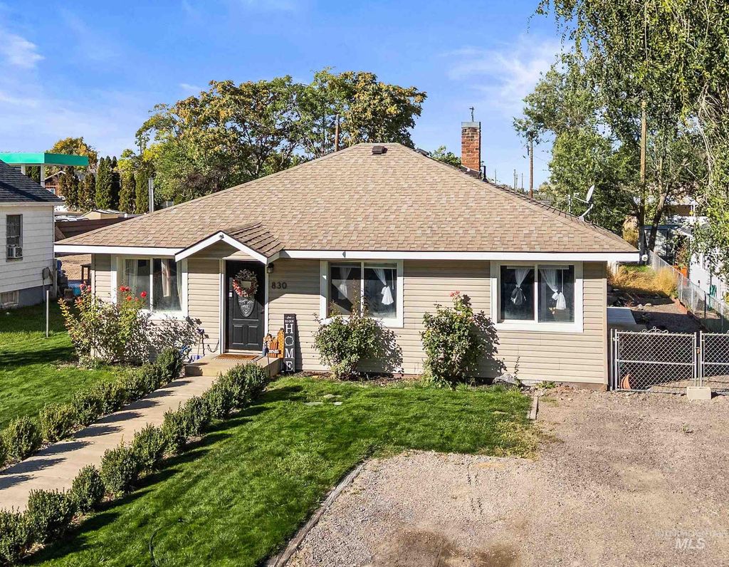 Photo of 830 Idaho Ave, Filer, ID 83328 (MLS # 98964486)