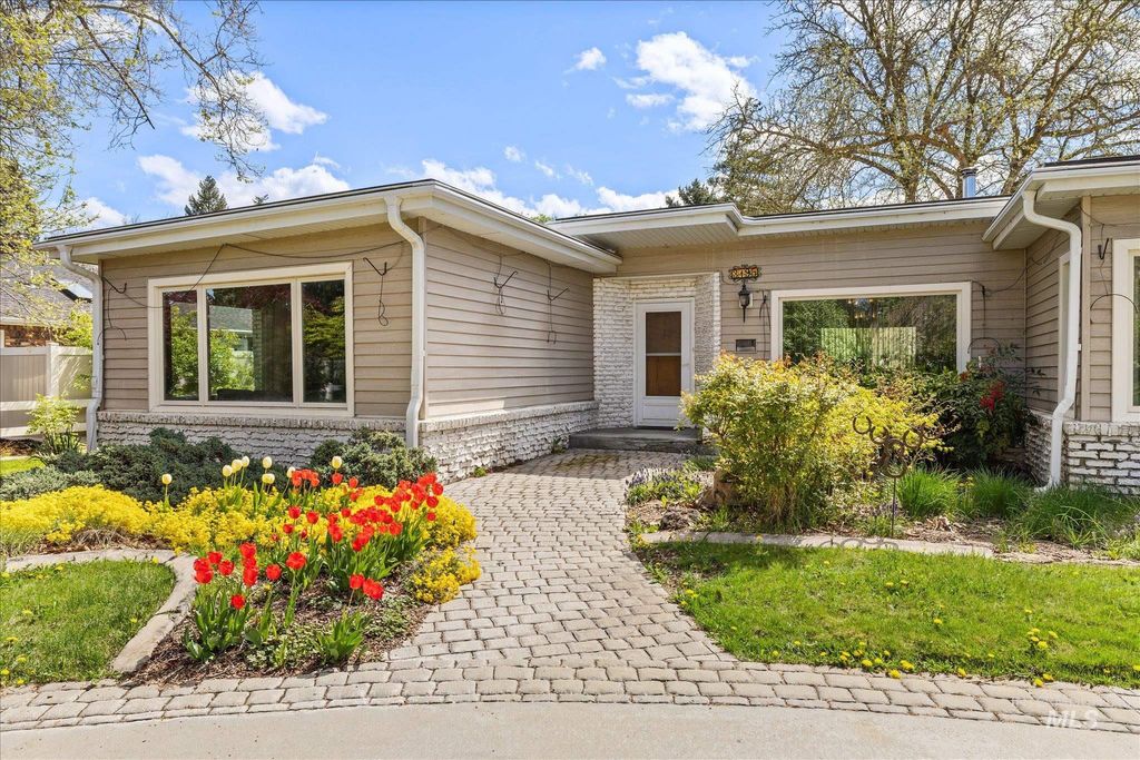 Photo of 3195 N Mountain View Dr, Boise, ID 83704 (MLS # 98982253)