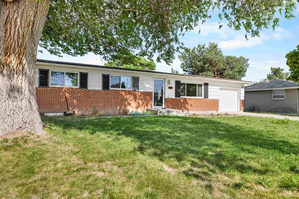 Photo of 1790 N 7th E, Mountain Home, ID 83647 (MLS # 98972440)