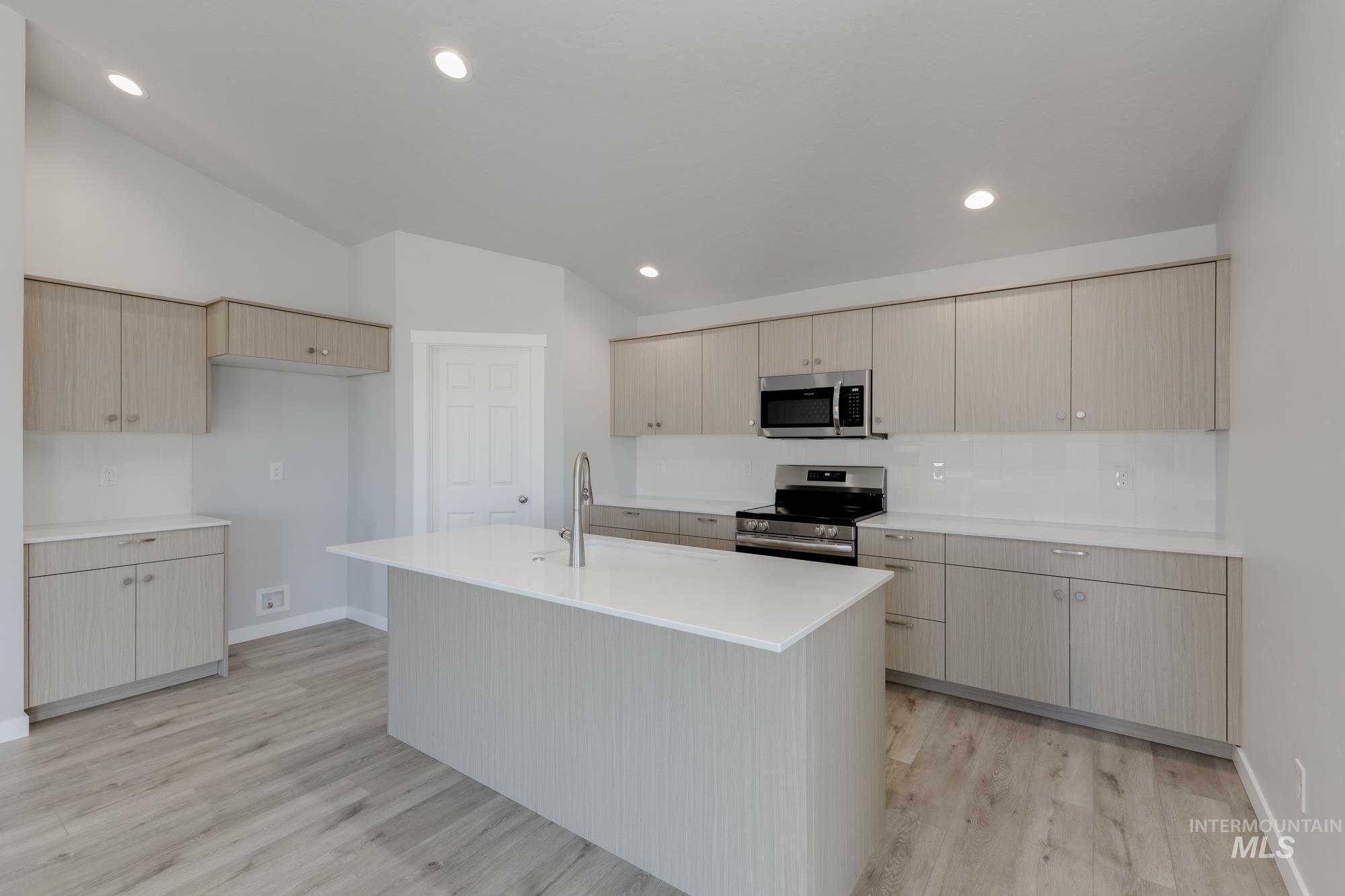 18319 N Trumpet Lily Ave