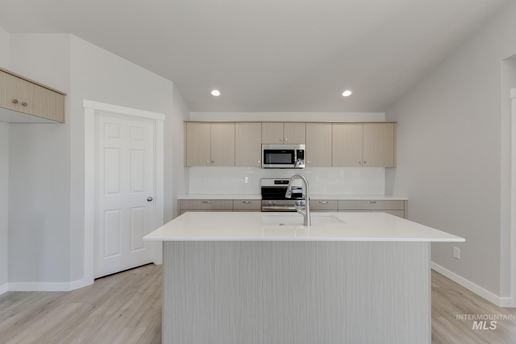 18319 N Trumpet Lily Ave