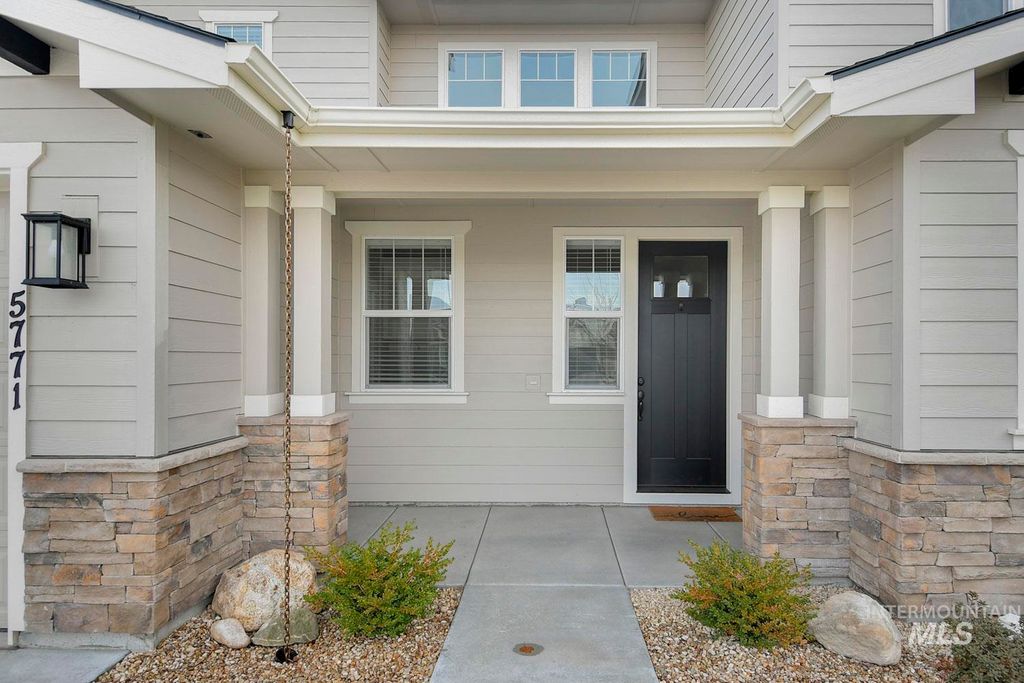 Photo of 5771 W Daphne Dr, Meridian, ID 83646 (MLS # 98970313)